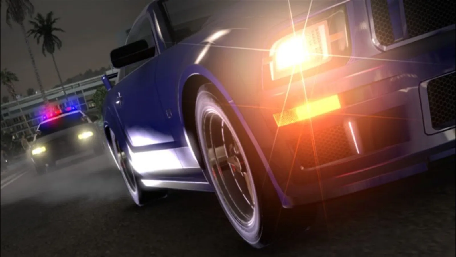 Midnight Club: Los Angelesta gece spor arabayı kovalayan polis