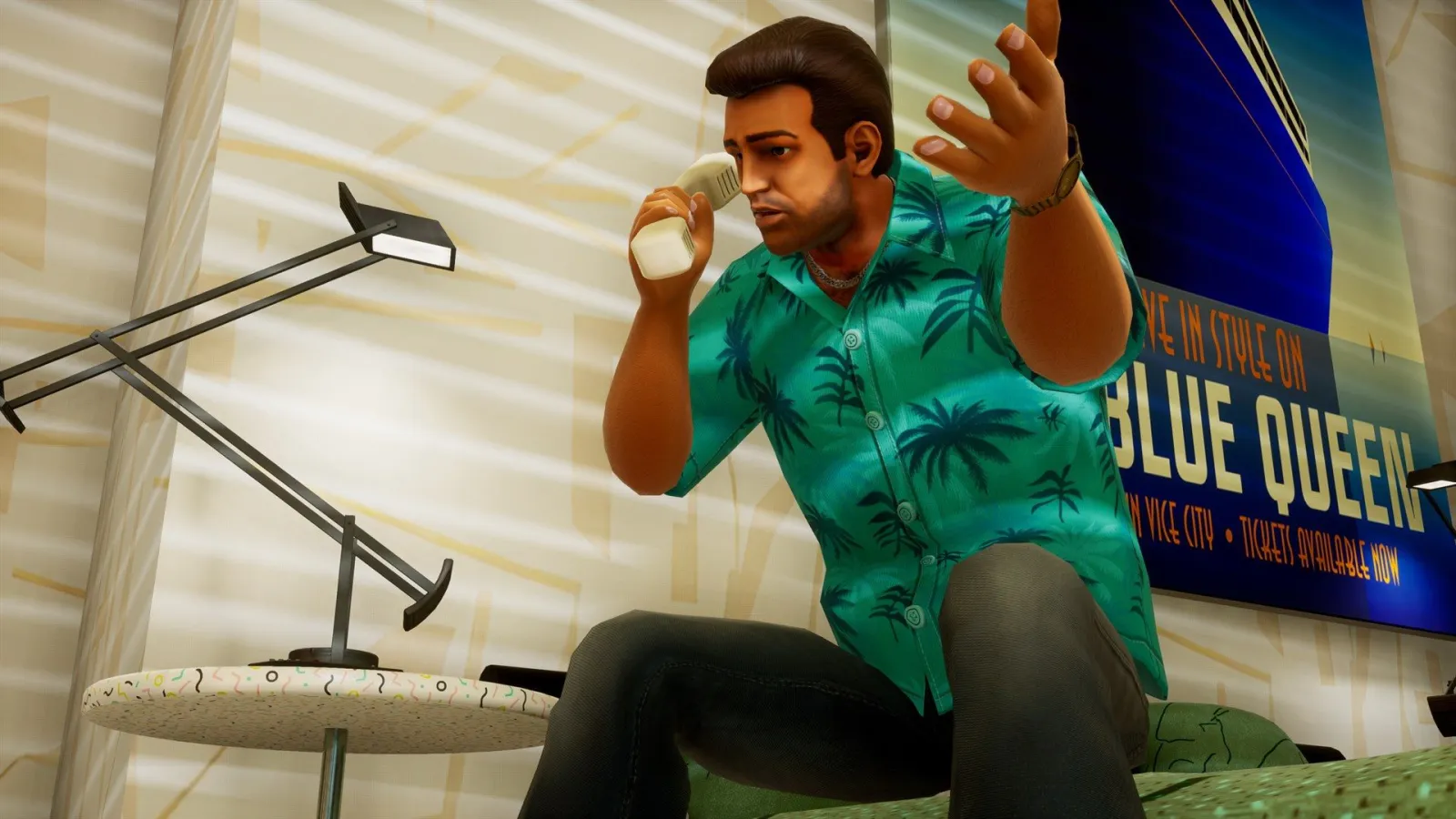 The Trilogy – The Definitive Edition’daki GTA Vice City’de Tommy Vercetti telefonda konuşurken el kol hareketi yapıyor